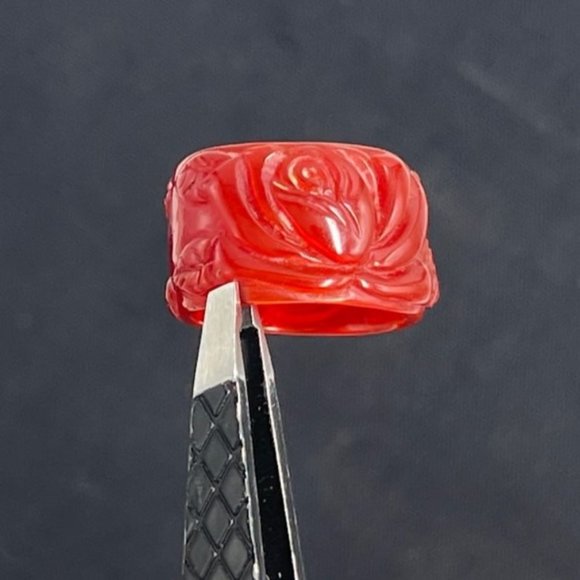 Floral Relief Pattern Band Garnet Colored Plastic Ring - Size 7 - Picture 2 of 6